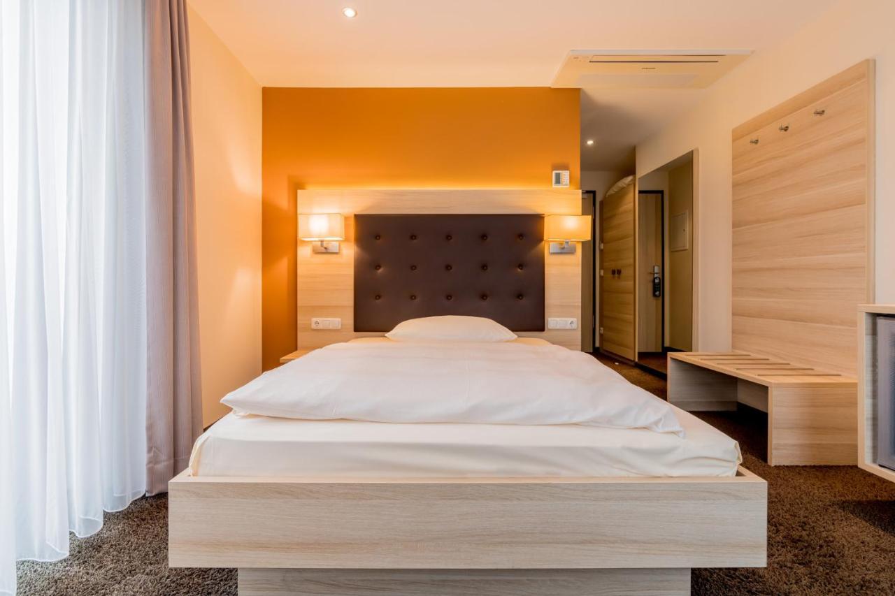 בנסהיים Hotel Bacchus מראה חיצוני תמונה