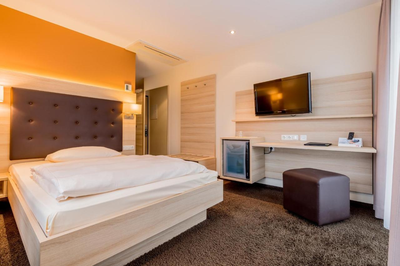 בנסהיים Hotel Bacchus מראה חיצוני תמונה