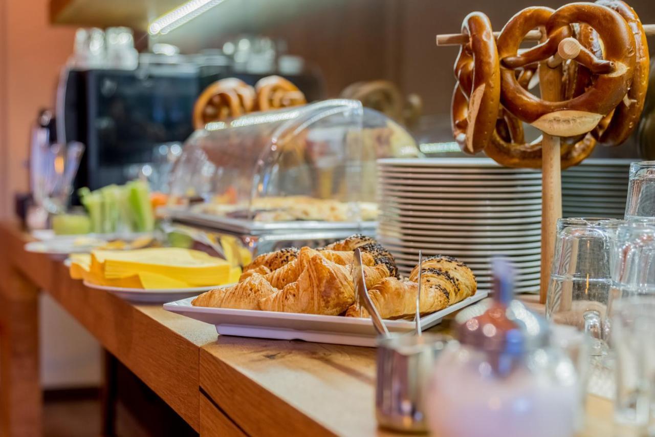 בנסהיים Hotel Bacchus מראה חיצוני תמונה