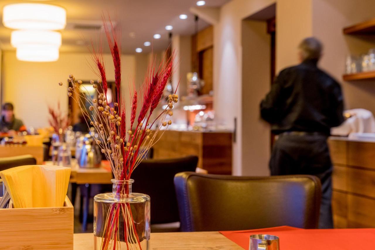 בנסהיים Hotel Bacchus מראה חיצוני תמונה