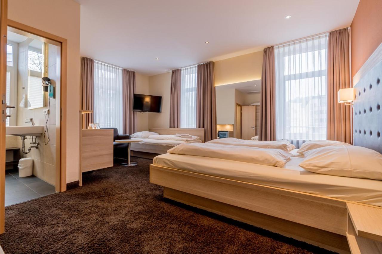 בנסהיים Hotel Bacchus מראה חיצוני תמונה